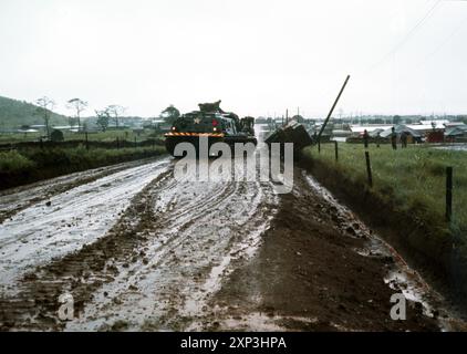 Guerre du Vietnam / Vietnamwar - véhicule blindé de récupération de L'ARMÉE américaine ARV M88 - près du camp de base de Dragon Mountain Banque D'Images