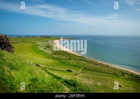 Vue sur la magnifique baie ouest préservée à elie et Earlsferry Fife East scotland avec vue sur le parcours de golf d'Elie Banque D'Images