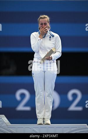 Paris, France. 03 août 2024. Lisa Barbelin (FRA) remporte la médaille de bronze en individuel féminin de tir à l'arc lors des Jeux Olympiques de Paris 2024, aux Invalides, à Paris, France, le 03 août, 2024, photo Eliot Blondet/ABACAPRESS. COM Credit : Abaca Press/Alamy Live News Banque D'Images