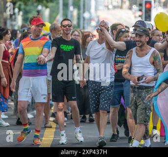 Berne, Canton de Berne, Suisse. 3 août 2024. Berne Suisse, 08/2024 : plusieurs personnes se sont présentées à la LGBT Gay Pride Parade . LGBT Gay Pride Parade a eu lieu dans la vieille ville de Berne également la capitale politique de la Suisse. (Crédit image : © Eric Dubost/ZUMA Press Wire) USAGE ÉDITORIAL SEULEMENT! Non destiné à UN USAGE commercial ! Banque D'Images