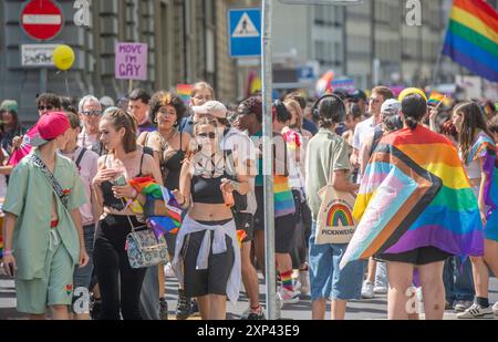 Berne, Canton de Berne, Suisse. 3 août 2024. Berne Suisse, 08/2024 : plusieurs personnes se sont présentées à la LGBT Gay Pride Parade . LGBT Gay Pride Parade a eu lieu dans la vieille ville de Berne également la capitale politique de la Suisse. (Crédit image : © Eric Dubost/ZUMA Press Wire) USAGE ÉDITORIAL SEULEMENT! Non destiné à UN USAGE commercial ! Banque D'Images
