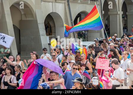 Berne, Canton de Berne, Suisse. 3 août 2024. Berne Suisse, 08/2024 : plusieurs personnes se sont présentées à la LGBT Gay Pride Parade . LGBT Gay Pride Parade a eu lieu dans la vieille ville de Berne également la capitale politique de la Suisse. (Crédit image : © Eric Dubost/ZUMA Press Wire) USAGE ÉDITORIAL SEULEMENT! Non destiné à UN USAGE commercial ! Banque D'Images