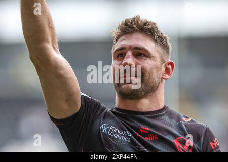 Hull, Royaume-Uni. 03 août 2024. Tommy Makinson de tous Helens applaudit les fans itinérants lors du match Betfred Super League Round 20 Hull FC vs St Helens au MKM Stadium, Hull, Royaume-Uni, le 3 août 2024 (photo Mark Cosgrove/News images) à Hull, Royaume-Uni le 8/3/2024. (Photo de Mark Cosgrove/News images/SIPA USA) crédit : SIPA USA/Alamy Live News Banque D'Images