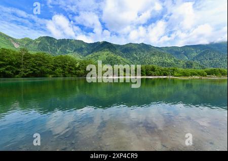 Paysage naturel de l'étang Taisho à Kamikochi, préfecture de Nagano Banque D'Images