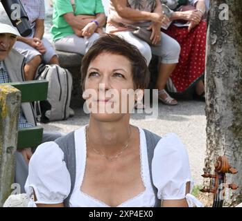 Hausmusikroas in Gmunden, im Rahmen der Salzkammergutr Festwochen Gmunden, AM 03.08.2024. DAS Bild zeigt die Geigerin Doris Mayr, die auch im Hamburger Staatsorchester spielt 2024 - Hausmusikroas in Gmunden, im Rahmen der Salzkammergutr Festwochen Gmunden, AM 03.08.2024. *** Hausmusikroas à Gmunden, dans le cadre du Salzkammergutr Festwochen Gmunden, le 03 08 2024 la photo montre la violoniste Doris Mayr, qui joue également dans l'Orchestre d'État de Hambourg 2024 Hausmusikroas à Gmunden, dans le cadre du Salzkammergutr Festwochen Gmunden, le 03 08 2024 Banque D'Images