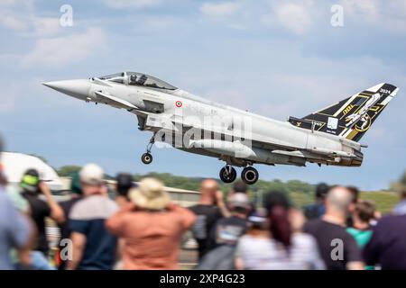 Armée de l'air italienne - Eurofighter F-2000A Typhoon, arrivant à la RAF Fairford pour se produire au Royal International Air Tattoo 2024. Banque D'Images