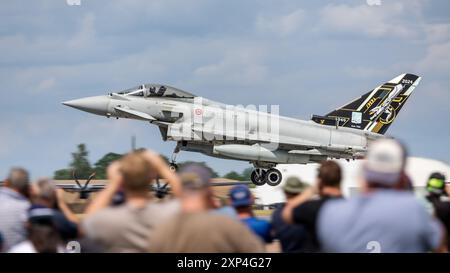 Armée de l'air italienne - Eurofighter F-2000A Typhoon, arrivant à la RAF Fairford pour se produire au Royal International Air Tattoo 2024. Banque D'Images