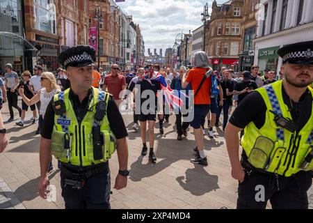 CRÉDIT OBLIGATOIRE © Garry Clarkson / BMT anti Immigration & Pro Palestine Demo Leeds 3 août 2024. Après les attaques de Southport / Tommy Robinson Banque D'Images
