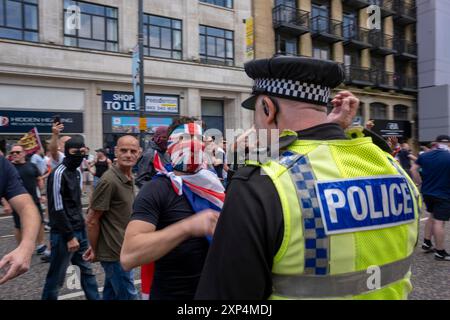 CRÉDIT OBLIGATOIRE © Garry Clarkson / BMT anti Immigration & Pro Palestine Demo Leeds 3 août 2024. Après les attaques de Southport / Tommy Robinson Banque D'Images
