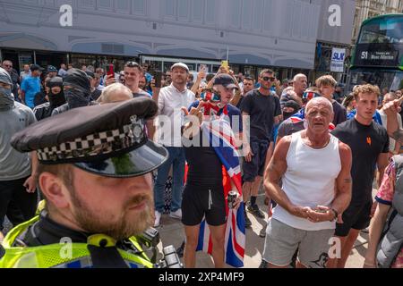 CRÉDIT OBLIGATOIRE © Garry Clarkson / BMT anti Immigration & Pro Palestine Demo Leeds 3 août 2024. Après les attaques de Southport / Tommy Robinson Banque D'Images