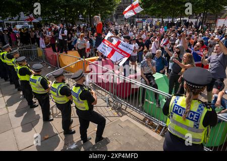 CRÉDIT OBLIGATOIRE © Garry Clarkson / BMT anti Immigration & Pro Palestine Demo Leeds 3 août 2024. Après les attaques de Southport / Tommy Robinson Banque D'Images