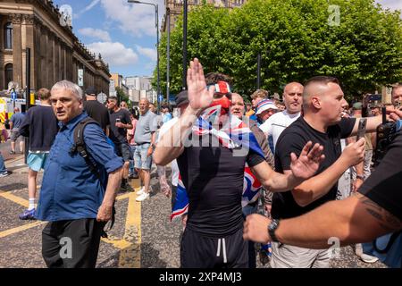 CRÉDIT OBLIGATOIRE © Garry Clarkson / BMT anti Immigration & Pro Palestine Demo Leeds 3 août 2024. Après les attaques de Southport / Tommy Robinson Banque D'Images