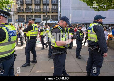 CRÉDIT OBLIGATOIRE © Garry Clarkson / BMT anti Immigration & Pro Palestine Demo Leeds 3 août 2024. Après les attaques de Southport / Tommy Robinson Banque D'Images