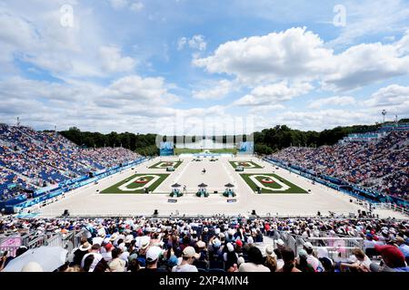 Paris, France. 03 août 2024. Vue générale la finale de l'équipe de dressage équestre lors des Jeux Olympiques de Paris 2024 au Château de Versailles, France, le 3 août 2024. Photo de Julien Poupart/ABACAPRESS. COM Credit : Abaca Press/Alamy Live News Banque D'Images