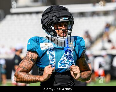 3 août 2024 : le receveur Elijah Cooks (14 ans) des Jaguars Wide lors du camp d'entraînement n°24 au TIAA Bank Field à Jacksonville, en Floride. Romeo T Guzman/Cal Sport Media Banque D'Images
