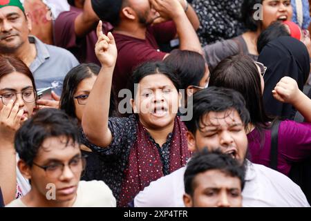 Dhaka, Bangladesh. 3 août 2024. Des manifestants prennent part à une manifestation au Central Shaheed Minar à Dhaka, Bangladesh, le 3 août 2024. Les organisateurs du mouvement étudiant anti-discrimination réclament la démission du gouvernement actuel. Ils ont également annoncé leur intention de lancer un mouvement de non-coopération à partir du 4 août 2024. (Crédit image : © Suvra Kanti Das/ZUMA Press Wire) USAGE ÉDITORIAL SEULEMENT! Non destiné à UN USAGE commercial ! Crédit : ZUMA Press, Inc/Alamy Live News Banque D'Images