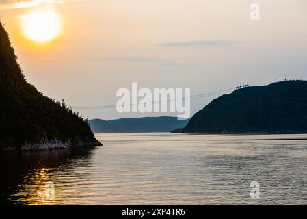 Tadoussac, Canada - juillet 28 2024 : vue magnifique sur le coucher du soleil dans le fjord du Saguenay Banque D'Images