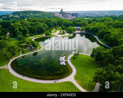 Montréal, Canada - 14 juillet 2024 : Lac Castor au sommet du Mont Royal à Montréal Banque D'Images