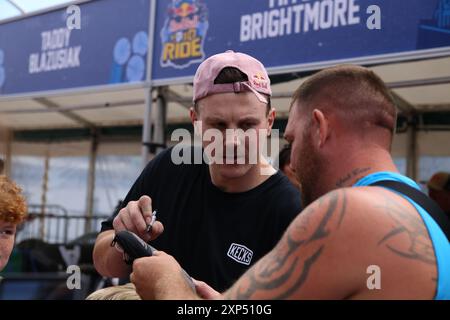 3 août 2024, Newcastle, Royaume-Uni. Moto Motocross Red Bull Tyne Ride est l'une des compétitions de moto les plus créatives et les plus exigeantes jamais organisées. Les meilleurs pilotes de moto du monde, dont Billy Bolt, héros local et quadruple champion du monde FIM de SuperEnduro, s'affrontent sur Newcastle Quayside. L'événement rassemble 14 coureurs professionnels et 8 wildcards dont les athlètes Dougie Lampkin et Jonny Walker, crédit : DEW/Alamy Live News Banque D'Images