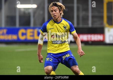 Sint Truiden, Belgique. 03 août 2024. Ryoya Ogawa de STVV photographié lors d'un match de football entre Sint-Truidense VV et Sporting Charleroi, samedi 03 août 2024 à Sint-Truiden, le premier jour de la saison 2024-2025 de la première division du championnat belge 'Jupiler Pro League'. Le jeu se joue sans duo de supporters à une punition après les émeutes de supporters la saison dernière après et pendant le match avec Standard. BELGA PHOTO JILL DELSAUX crédit : Belga News Agency/Alamy Live News Banque D'Images