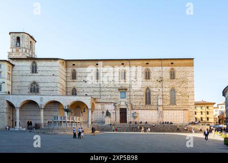 Pérouse, Ombrie, Italie, paysage urbain de Pérouse avec Cattedrale San Lorenzo et fontana maggiore sur Piazza iv novembre, éditorial seulement Banque D'Images