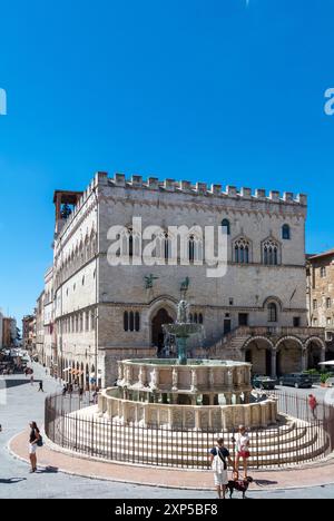 Pérouse, Ombrie, Italie, Palazzo dei priori et Fontana Maggiore sur Piazza IV novembre, éditorial seulement. Banque D'Images