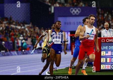 Paris, France. 3 août 2024. KOUNTA Muhammad Abdallah, MARAVAL Louise, ANDANT TEO, BROSSIER Amandine de France Athlétisme Relais 4 x 400m mixte lors des Jeux Olympiques Paris 2024 le 3 août 2024 au stade de France à Saint Denis, France Banque D'Images