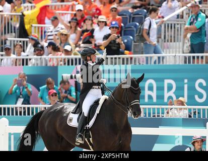 Versailles, France. 3 août 2024. Isabell Werth d'Allemagne à cheval sur Wendy réagit lors du grand prix spécial d'équitation par équipe de dressage aux Jeux Olympiques de Paris 2024 à Versailles, France, le 3 août 2024. Crédit : Yang Lei/Xinhua/Alamy Live News Banque D'Images