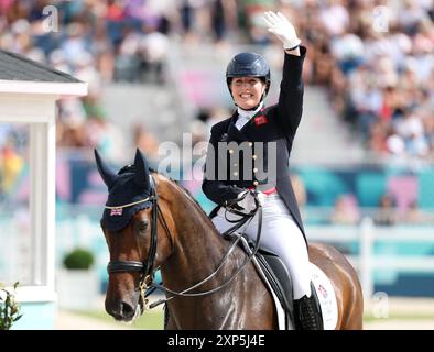 Versailles, France. 3 août 2024. Becky Moody de Grande-Bretagne à cheval sur Jagerbomb réagit lors du grand prix spécial d'équitation par équipe de dressage aux Jeux Olympiques de Paris 2024 à Versailles, France, le 3 août 2024. Crédit : Yang Lei/Xinhua/Alamy Live News Banque D'Images