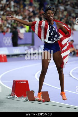 Paris, Ile de France, France. 3 août 2024. Melissa Jefferson (USA) fête la médaille de bronze du 100m féminin au stade de France lors des Jeux Olympiques de Paris 2024 le samedi 3 août 2024 à Paris. (Crédit image : © Paul Kitagaki, Jr./ZUMA Press Wire) USAGE ÉDITORIAL SEULEMENT! Non destiné à UN USAGE commercial ! Crédit : ZUMA Press, Inc/Alamy Live News Banque D'Images