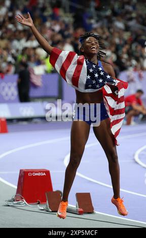 Paris, Ile de France, France. 3 août 2024. Melissa Jefferson (USA) fête la médaille de bronze du 100m féminin au stade de France lors des Jeux Olympiques de Paris 2024 le samedi 3 août 2024 à Paris. (Crédit image : © Paul Kitagaki, Jr./ZUMA Press Wire) USAGE ÉDITORIAL SEULEMENT! Non destiné à UN USAGE commercial ! Crédit : ZUMA Press, Inc/Alamy Live News Banque D'Images