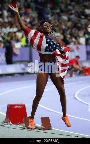 Paris, Ile de France, France. 3 août 2024. Melissa Jefferson (USA) fête la médaille de bronze du 100m féminin au stade de France lors des Jeux Olympiques de Paris 2024 le samedi 3 août 2024 à Paris. (Crédit image : © Paul Kitagaki, Jr./ZUMA Press Wire) USAGE ÉDITORIAL SEULEMENT! Non destiné à UN USAGE commercial ! Crédit : ZUMA Press, Inc/Alamy Live News Banque D'Images