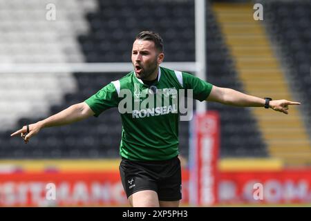 Hull, Angleterre - 3 août 2024 - arbitre Arron Moore. Rugby League Betfred Super League , Hull FC vs Helens at MKM Stadium, Hull, UK Dean Williams Banque D'Images