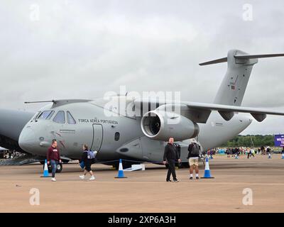 Le portugais Embraer KC-390 en exposition statique au RIAT 2024, Fairford, Royaume-Uni Banque D'Images