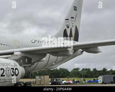 RAF Fairford, Royaume-Uni. 20 juillet 2024. Saudi Airbus A330 Multi Role Tanker transport (MRTT) en exposition statique montrant des portraits de la règle sur sa dérive au Royal International Air Tattoo 2024. Banque D'Images