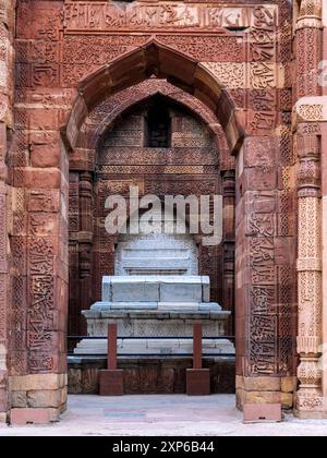 Tombe d'Illtutmish dans le complexe de Qutb (Delhi/Inde) Banque D'Images