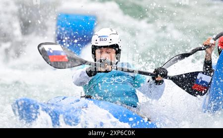 Paris, France. 03 août 2024. Jeux Olympiques de Paris 2024. Kayak Cross. Stade nautique olympique. Paris. EVA Tercelj (SLO) en kayak Cross Round 1 lors des Jeux Olympiques de Paris 2024 au stade olympique nautique, France. Crédit : Sport in Pictures/Alamy Live News Banque D'Images