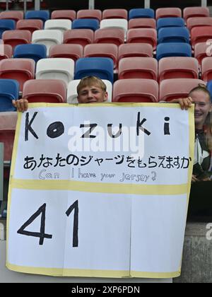 Zabrze, Polska 2 Sierpien 2024 - Soichiro Kozuki fans pendant le match d'Ekstraklasa Gornik Zabrze v Pogon Szczecin na Arena Zabrze w Zabrzu. Foto Seba Banque D'Images