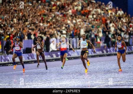 Julien Alfred (LCA) finale du 100m féminin, médaille d'or avec Sha'carri Richardson (USA) R argent et Melissa Jefferson (USA) bronze, aux Jeux olympiques de 2024 S. Banque D'Images