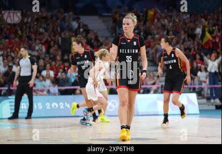 Lille, France. 04 août 2024. La belge Julie Vanloo célèbre lors d'un match de basket-ball entre le Japon et l'équipe nationale belge les chats belges, en phase de groupes du tournoi féminin des Jeux Olympiques de Paris 2024, le dimanche 04 août 2024 à Paris, France. Les Jeux de la XXXIIIe Olympiade se déroulent à Paris du 26 juillet au 11 août. La délégation belge compte 165 athlètes en compétition dans 21 sports. BELGA PHOTO VIRGINIE LEFOUR crédit : Belga News Agency/Alamy Live News Banque D'Images