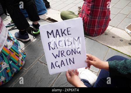 Cardiff, pays de Galles, Royaume-Uni. 3 août 2024. Rassemblement antifasciste contre Save Our Children - Senned, Cardiff, pays de Galles, Royaume-Uni. 3 août 2024. Crédit : Natasha Quarmby/Alamy Live News Banque D'Images