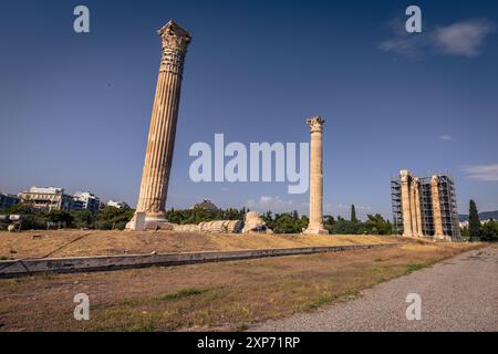 Athènes, Grèce, 2 mai 2024 : le célèbre temple de Zeus olympien dans le centre d'Athènes, Grèce Banque D'Images