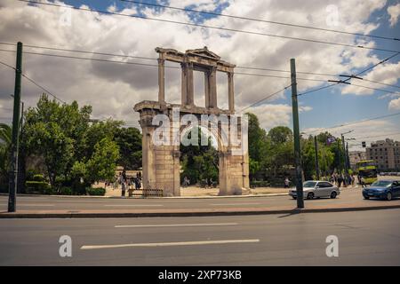 Athènes, Grèce, 5 mai 2024 : Arc d'Adrian dans la vieille ville d'Athènes, Grèce Banque D'Images