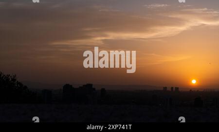 Ankara vue au coucher du soleil ciel. Ankara est la capitale de la Turquie. Banque D'Images