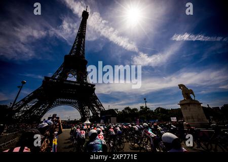 Paris, France. 04 août 2024. Course féminine sur route - cycliste sur route - avec départ en masse aux Jeux Olympiques de Paris, France, le 4 août 2024. Crédit : Jaroslav Svoboda/CTK photo/Alamy Live News Banque D'Images
