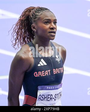 Paris, France. 4 août 2024. 4 août 2024 ; Jeux Olympiques de Paris, Paris, France, jour 9; athlétisme au stade de France, Women’s 200m Round 1 Heat 6, Dina Asher-Smith de Grande-Bretagne après avoir remporté sa course crédit : action plus Sports images/Alamy Live News Banque D'Images