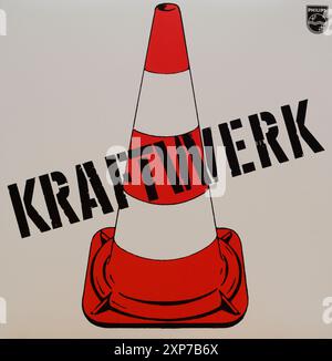 Couverture de disque vinyle vintage. Réédition de Kraftwerk 1970 Banque D'Images