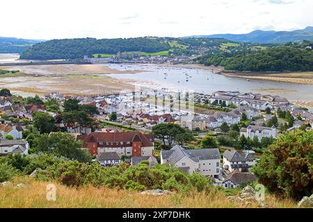 Vue sur Conwy depuis le château de Deganwy au sommet de la colline Banque D'Images