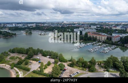 Vue aérienne par drone de Helsinki, capitale finlandaise du paysage urbain Banque D'Images