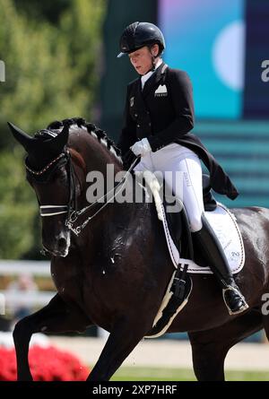 VERSAILLES, FRANCE - 04 AOÛT : Isabell Werth avec Wendy de l'équipe d'Allemagne participe au dressage Individual Grand Prix Freestyle le neuvième jour des Jeux Olympiques de Paris 2024 au Château de Versailles le 04 août 2024 à Versailles, France. © diebilderwelt / Alamy Live News Banque D'Images